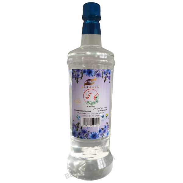عرق کاسنی کاسنی کاسنی (chicory) گیاهی است با گلهای آبی یا ارغوانی که در مناطقی از ایران مانند آذربایجان و خراسان یافت می‌شود. در واقع کاسنی در مناطق کوهستانی همراه با رطوبت کافی رشد خوبی دارد.از نظر طب سنتی طبیعت کاسنی سرد و تر است. ترکیبات کاسنی دارای ویتامین‌ها و املاح معدنی مختلفی است که می‌توان به فولیک اسید آهن، پتاسیم، منیزیم، منگنز، کلسیم و ویتامین هایی نظیر K،C،A،B6 و E می‌باشد. خواص کاسنی دفع سموم کبدی این گیاه در دفع سموم کبدی و مراقبت از کبد مفید است. به هر میزان کاسنی تلخ‌تر باشد اثز آن در دفع سموم کبدی بیشتر و باعث کاهش آسیب به کبد می‌باشد. کاسنی موجب دفع صفرا از بدن شده و زردی را کاهش می‌دهد. با افزایش کارایی کبد، تصفیه خون بهبود می‌یابد. طراوت و شادابی پوست بسیاری از بیماری‌های ظاهری پوست ناشی از اختلال کارکرد در کبد است. با توجه به افزایش کارایی کبد با مصرف کاسنی که منجر به تصفیه خون و کاهش حرارت کبد شده و آثاری همچون روشنتر شدن پوست، از بین رفتن لک و جوش و شاداب شدن پوست می‌شود. کاهش وزن کاسنی دارای فروکتوز است و اینولین موجود در کاسنی شکلی از فیبر است. فیبر در تحرکات روده و درمان یبوست تأثیرگذار است که به کنترل و کاهش وزن کمک می‌کند. مصرف کاسنی موجب کاهش ترشج هورمون گرلین که موجب احساس گرسنگی می‌شود شده و از این رو سبب کنترل اشتها و کاهش وزن می‌شود. پیشگیری از سرطان کاسنی دارای خواص آنتی‌اکسیدانی است. پلی‌فنول‌های کاسنی اثر گذار در پیشگیری از اوناع سزطان‌ها مانند سرطان سینه و روده ‌می‌باشد. کاهش درد مفاصل کاسنی دارای خواص ضد التهابی است که موجب کاهش دردهای التهابی ماهیچه‌ها و درهای مفصلی-استخوانی می‌شود. اثرات در بارداری کاسنی با کاهش سموم کبدی و کمک به تصفیه خون موجب کاهش به دنیا آوردن نوزادان مبتلا به زردی می‌شود. کاهش مواد زائد در خون موجب پرورش جنین زیباتر می‌شود. به دلیل طبیعت سرد کاسنی، موجب کاهش و کنترل فشار خون در دوران بارداری می‌شود. مصرف عرق کاسنی موجب افزایش ایمنی بدن در برابر عفونت‌ها می‌شود. یکی دیگر از خواص کاسنی مدر بودن آن است که کمک به پاکسازی خون و جلوگیری از سنگ کلیه می‌شود. مصرف کاسنی باعث کاهش فشار‌های عصبی و آرامبخش است. بهترین زمان مصرف عرق کاسنی در صبح و ناشتا می‌باشد. مضرات مصرف بیش از اندازه و طولانی مدت کاسنی موجب افت فشارخون، تخریب عروق شبکیه و افزایش ترشحات صفرا می‌شود.